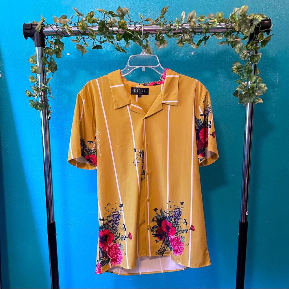 Like New! Pacsun Button Down T-Shirt (Size: Medium)